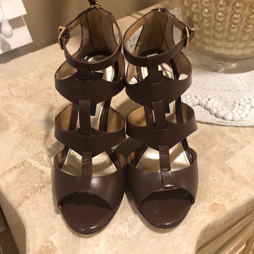 Women’s shoes size 6.5 White House back market